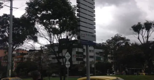 PARADERO SITP RAFAEL NUNEZ  135A05